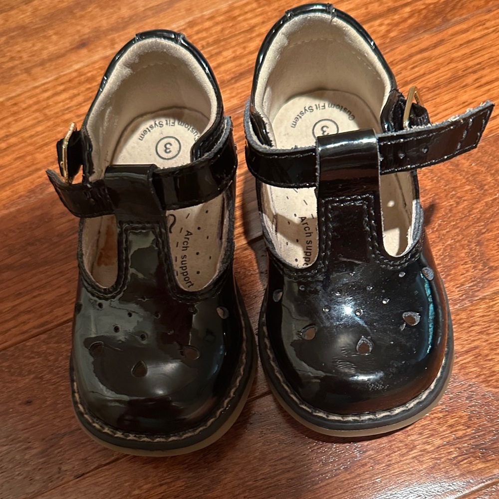 FootMates Shiny Black Dress Shoes for Kids